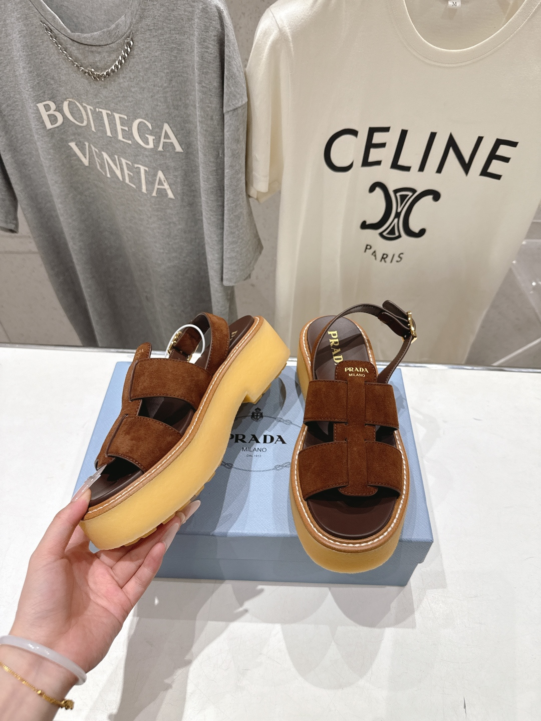 高版本出厂 Prada/普拉达F029 2026ss夏季新款复古风沙滩厚底凉鞋这个鞋型真的属于经典不会过 高版本出厂 Prada/普拉达F029 2026ss夏季新款复古风沙滩厚底凉鞋这个鞋型真的属于经典不会过