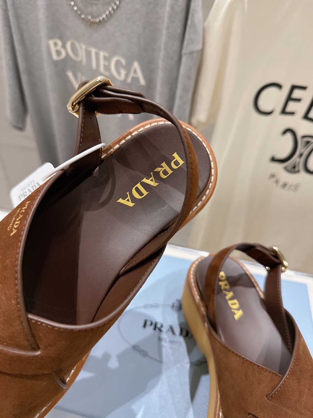 高版本出厂 Prada/普拉达F029 2026ss夏季新款复古风沙滩厚底凉鞋这个鞋型真的属于经典不会过 高版本出厂 Prada/普拉达F029 2026ss夏季新款复古风沙滩厚底凉鞋这个鞋型真的属于经典不会过