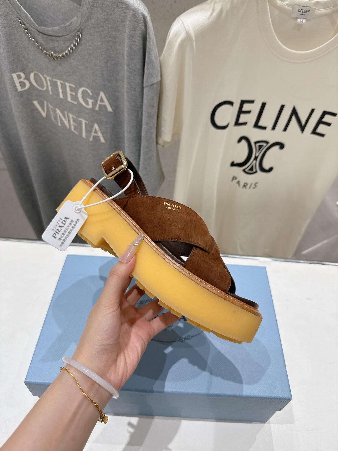 高版本出厂 Prada/普拉达F029 2026ss夏季新款复古风沙滩厚底凉鞋这个鞋型真的属于经典不会过 高版本出厂 Prada/普拉达F029 2026ss夏季新款复古风沙滩厚底凉鞋这个鞋型真的属于经典不会过