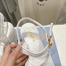 高版本出厂 Prada/普拉达F029 26ss夏季新款高跟厚底沙滩凉鞋这个鞋型真的属于经典不会过时的 高版本出厂 Prada/普拉达F029 26ss夏季新款高跟厚底沙滩凉鞋这个鞋型真的属于经典不会过时的