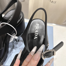 高版本出厂 Prada/普拉达F029 26ss夏季新款高跟厚底沙滩凉鞋这个鞋型真的属于经典不会过时的 高版本出厂 Prada/普拉达F029 26ss夏季新款高跟厚底沙滩凉鞋这个鞋型真的属于经典不会过时的