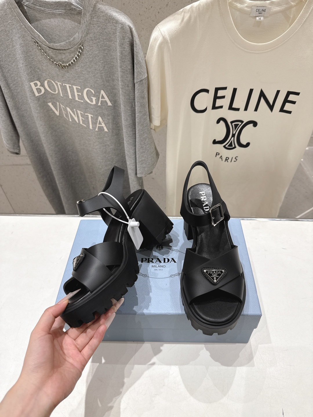 高版本出厂 Prada/普拉达F029 26ss夏季新款高跟厚底沙滩凉鞋这个鞋型真的属于经典不会过时的 高版本出厂 Prada/普拉达F029 26ss夏季新款高跟厚底沙滩凉鞋这个鞋型真的属于经典不会过时的