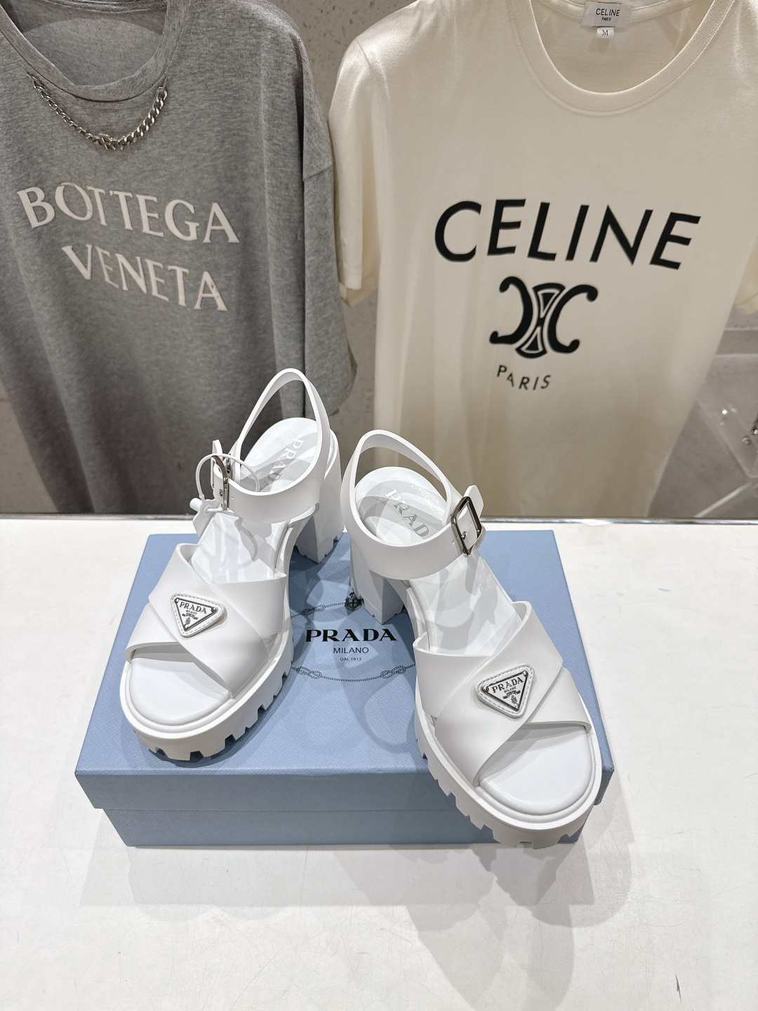 高版本出厂 Prada/普拉达F029 26ss夏季新款高跟厚底沙滩凉鞋这个鞋型真的属于经典不会过时的 高版本出厂 Prada/普拉达F029 26ss夏季新款高跟厚底沙滩凉鞋这个鞋型真的属于经典不会过时的