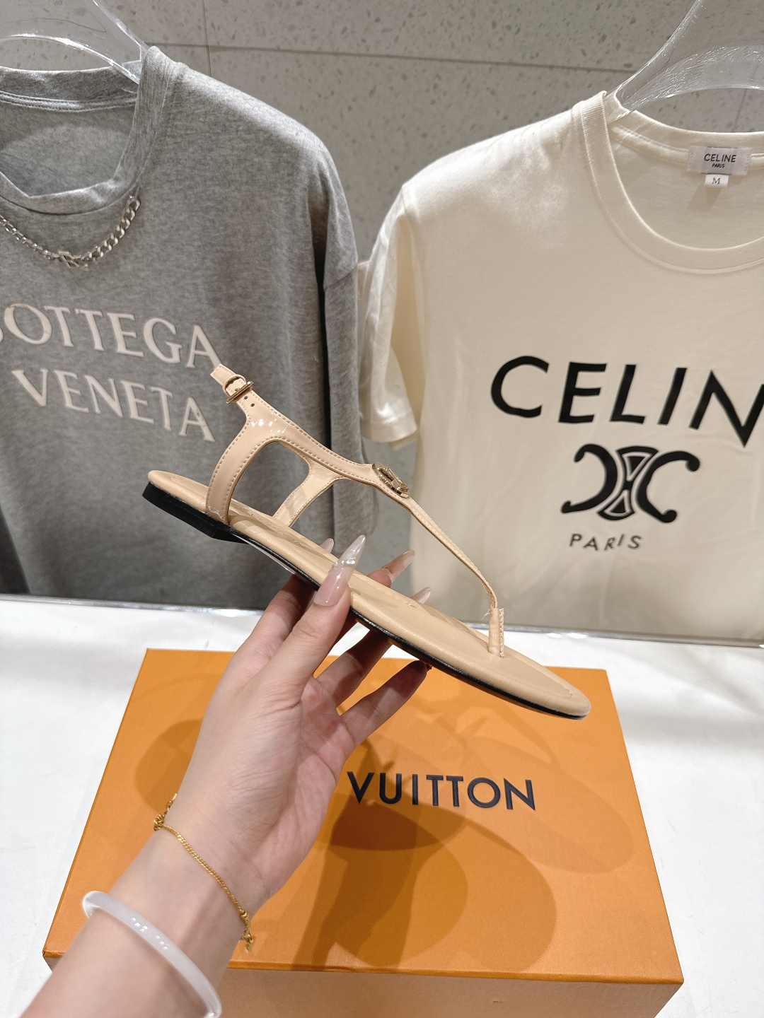 高版本出厂  Louis Vuitton ss26 new arrival LV驴牌夏季新款平底夹脚凉鞋