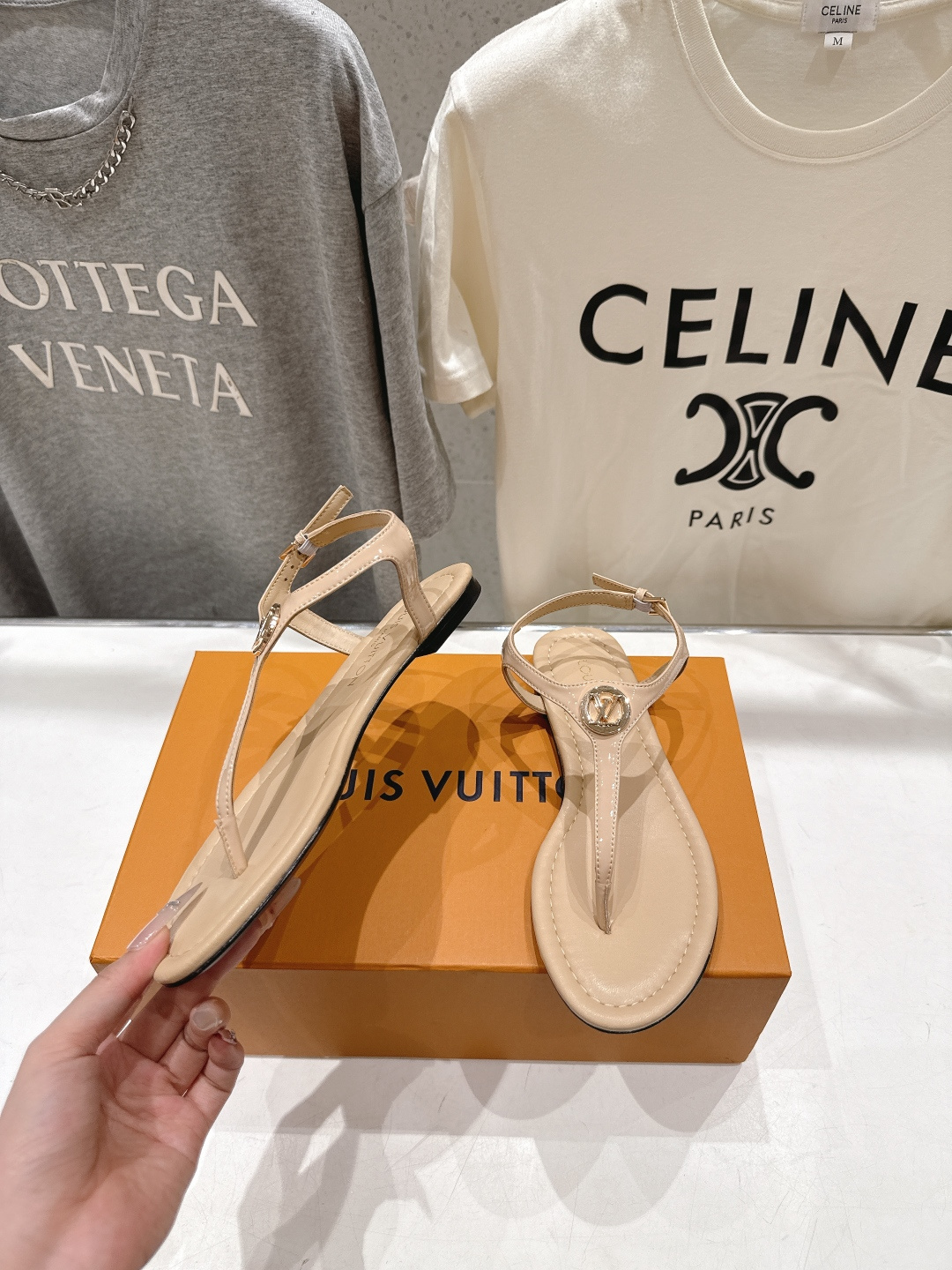高版本出厂  Louis Vuitton ss26 new arrival LV驴牌夏季新款平底夹脚凉鞋