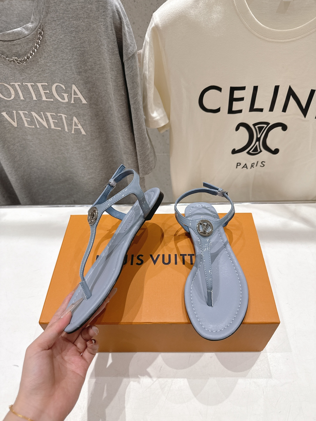 高版本出厂  Louis Vuitton ss26 new arrival LV驴牌夏季新款平底夹脚凉鞋