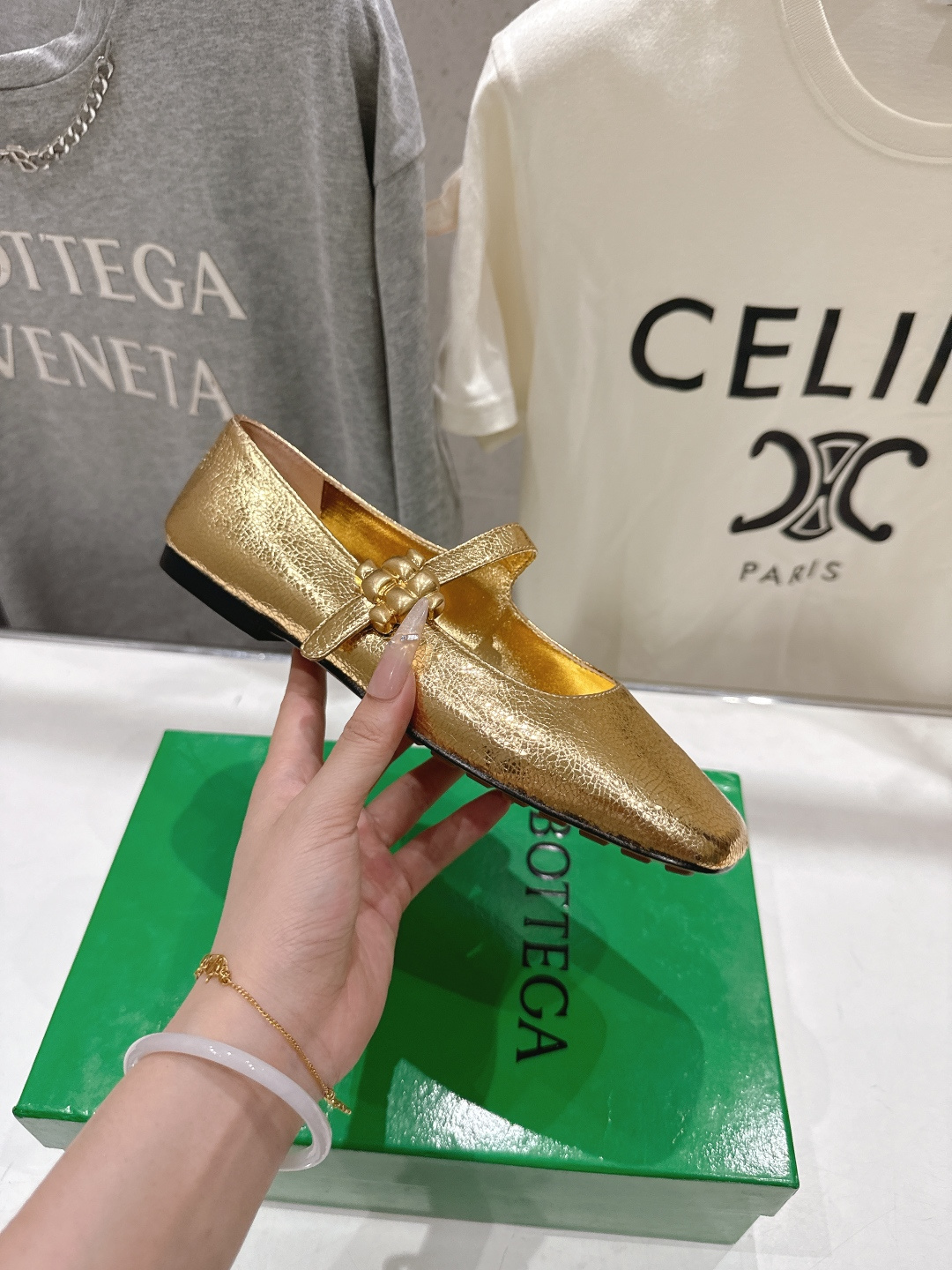 高版本出厂Bottega Veneta/BV F065 2026ss新款玛丽珍平底鞋乐福鞋 高定的配色 