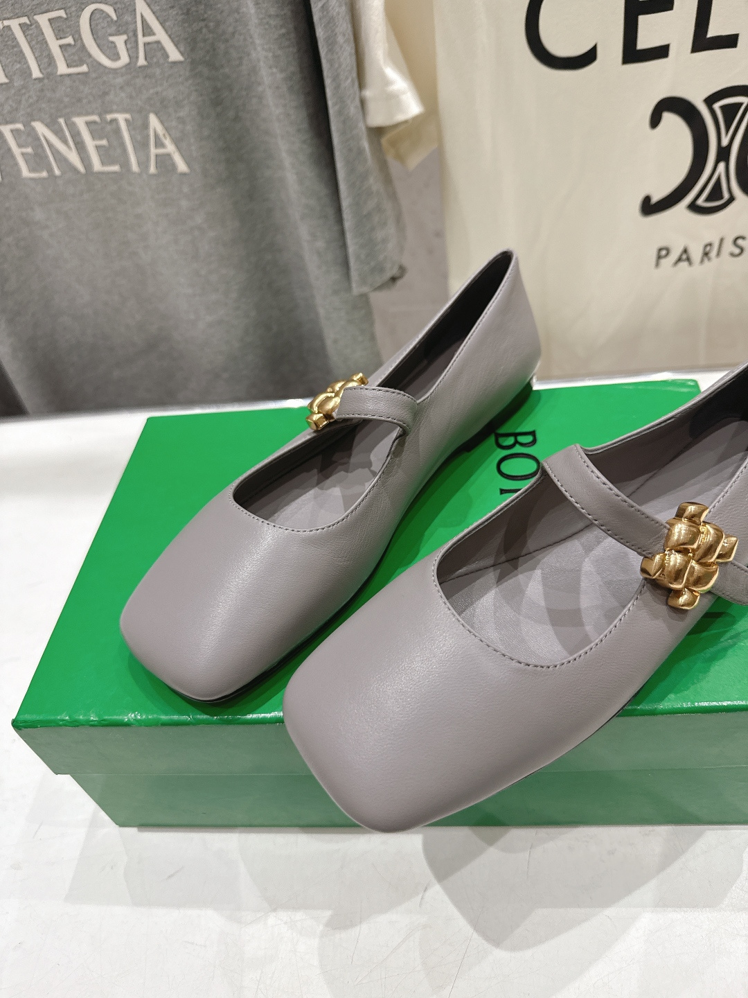 高版本出厂Bottega Veneta/BV F065 2026ss新款玛丽珍平底鞋乐福鞋 高定的配色 