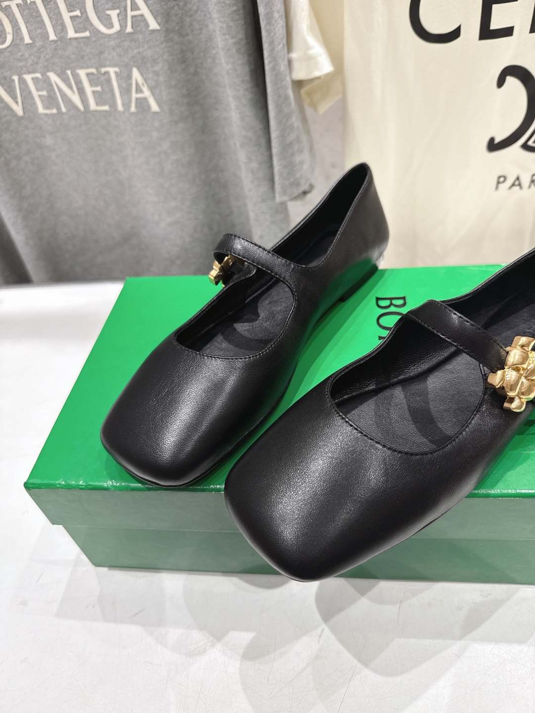高版本出厂Bottega Veneta/BV F065 2026ss新款玛丽珍平底鞋乐福鞋 高定的配色 