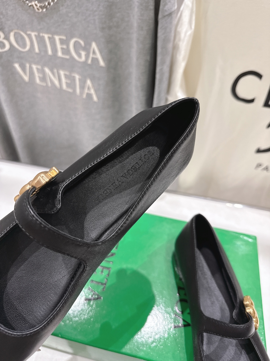 高版本出厂Bottega Veneta/BV F065 2026ss新款玛丽珍平底鞋乐福鞋 高定的配色 