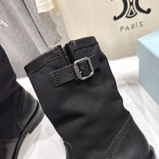 高版本出厂 Prada/普拉达F041 2026ss秋冬最新厚底马丁靴中筒靴,非常耐看的一款走秀款中 高版本出厂 Prada/普拉达F041 2026ss秋冬最新厚底马丁靴中筒靴,非常耐看的一款走秀款中