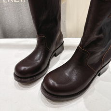 高版本出厂 全皮 Prada/普拉达F041 2026ss秋冬最新款厚底马丁靴中筒靴,非常耐看的一款 高版本出厂 全皮 Prada/普拉达F041 2026ss秋冬最新款厚底马丁靴中筒靴,非常耐看的一款