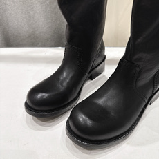 高版本出厂 全皮 Prada/普拉达F041 2026ss秋冬最新款厚底马丁靴中筒靴,非常耐看的一款 高版本出厂 全皮 Prada/普拉达F041 2026ss秋冬最新款厚底马丁靴中筒靴,非常耐看的一款