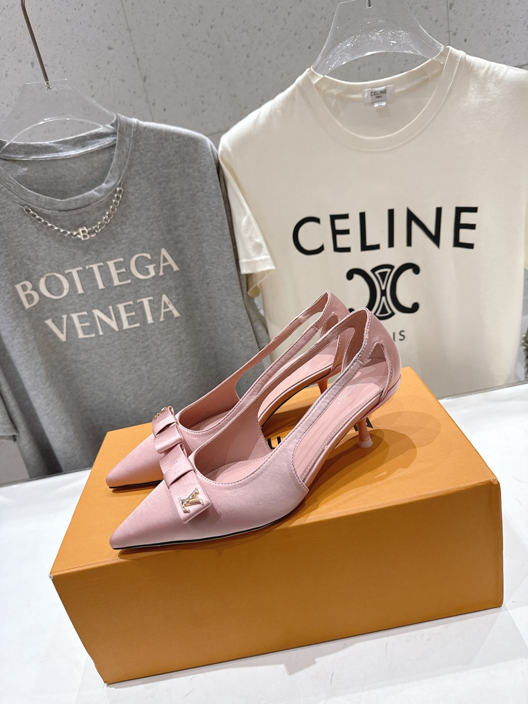 高版本出厂  Louis Vuitton ss26 new arrival LV驴牌夏季新款小高跟凉鞋简