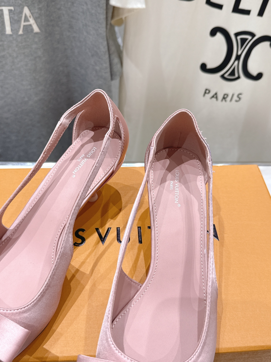 高版本出厂  Louis Vuitton ss26 new arrival LV驴牌夏季新款小高跟凉鞋简