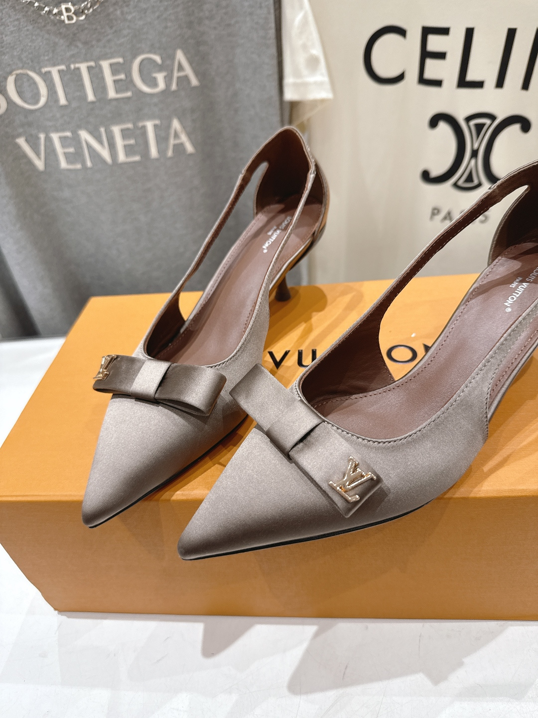 高版本出厂  Louis Vuitton ss26 new arrival LV驴牌夏季新款小高跟凉鞋简