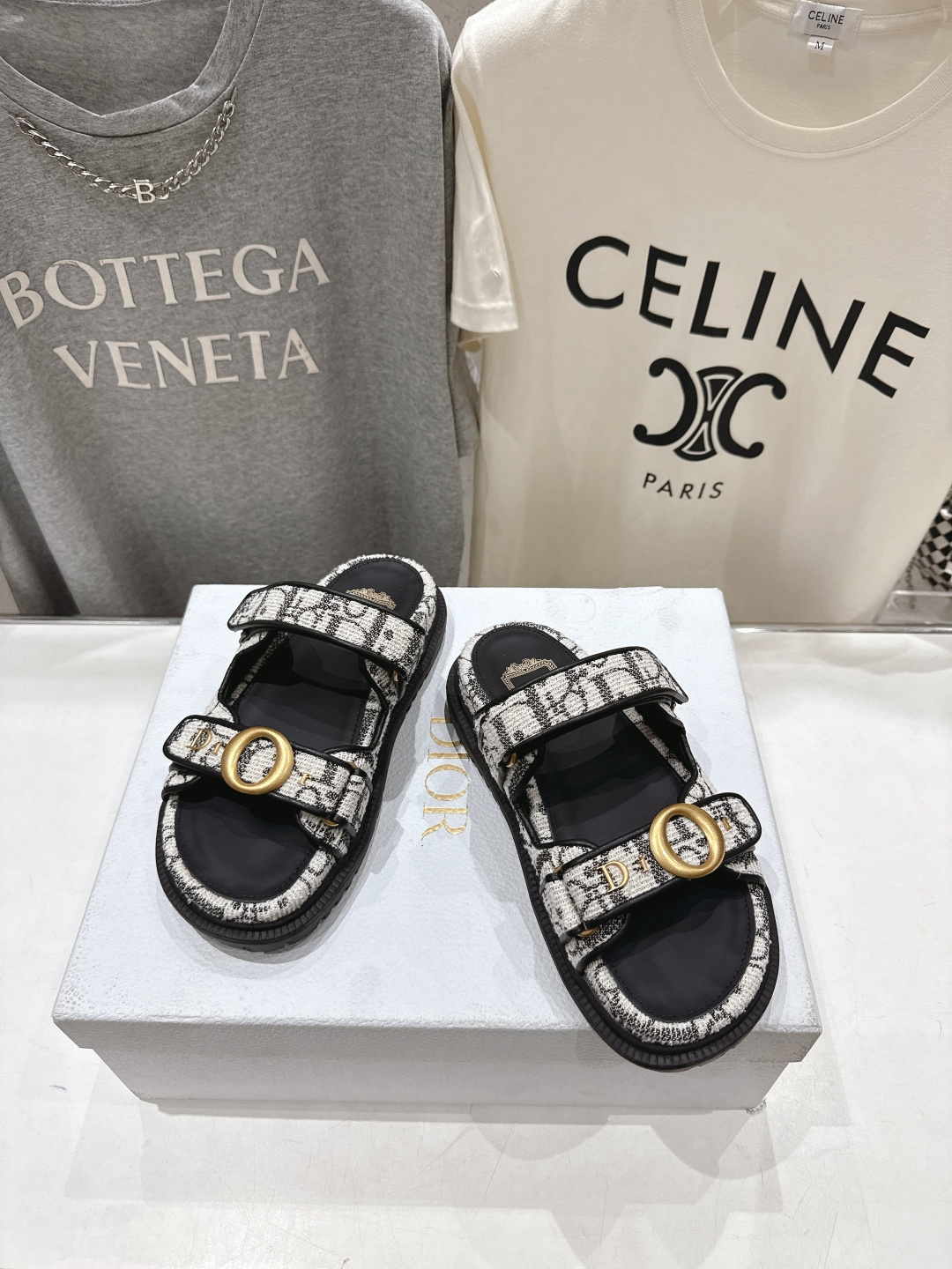 高版本出厂 【高品质】Dior*迪奥F019 D家2026ss春夏新款魔术贴平底沙滩拖鞋～经典版型 搭配