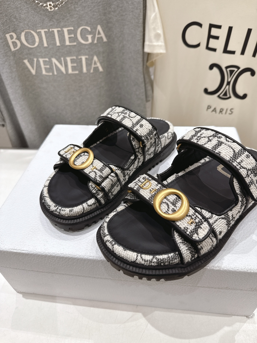 高版本出厂 【高品质】Dior*迪奥F019 D家2026ss春夏新款魔术贴平底沙滩拖鞋～经典版型 搭配