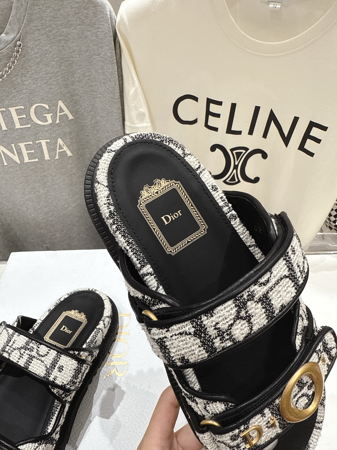 高版本出厂 【高品质】Dior*迪奥F019 D家2026ss春夏新款魔术贴平底沙滩拖鞋～经典版型 搭配