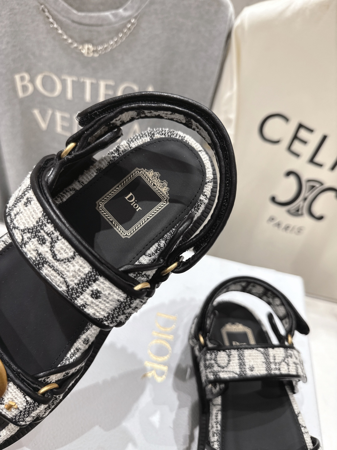 高版本出厂 【高品质】Dior*迪奥F019 D家2026ss春夏新款魔术贴平底沙滩凉鞋～经典版型 搭配