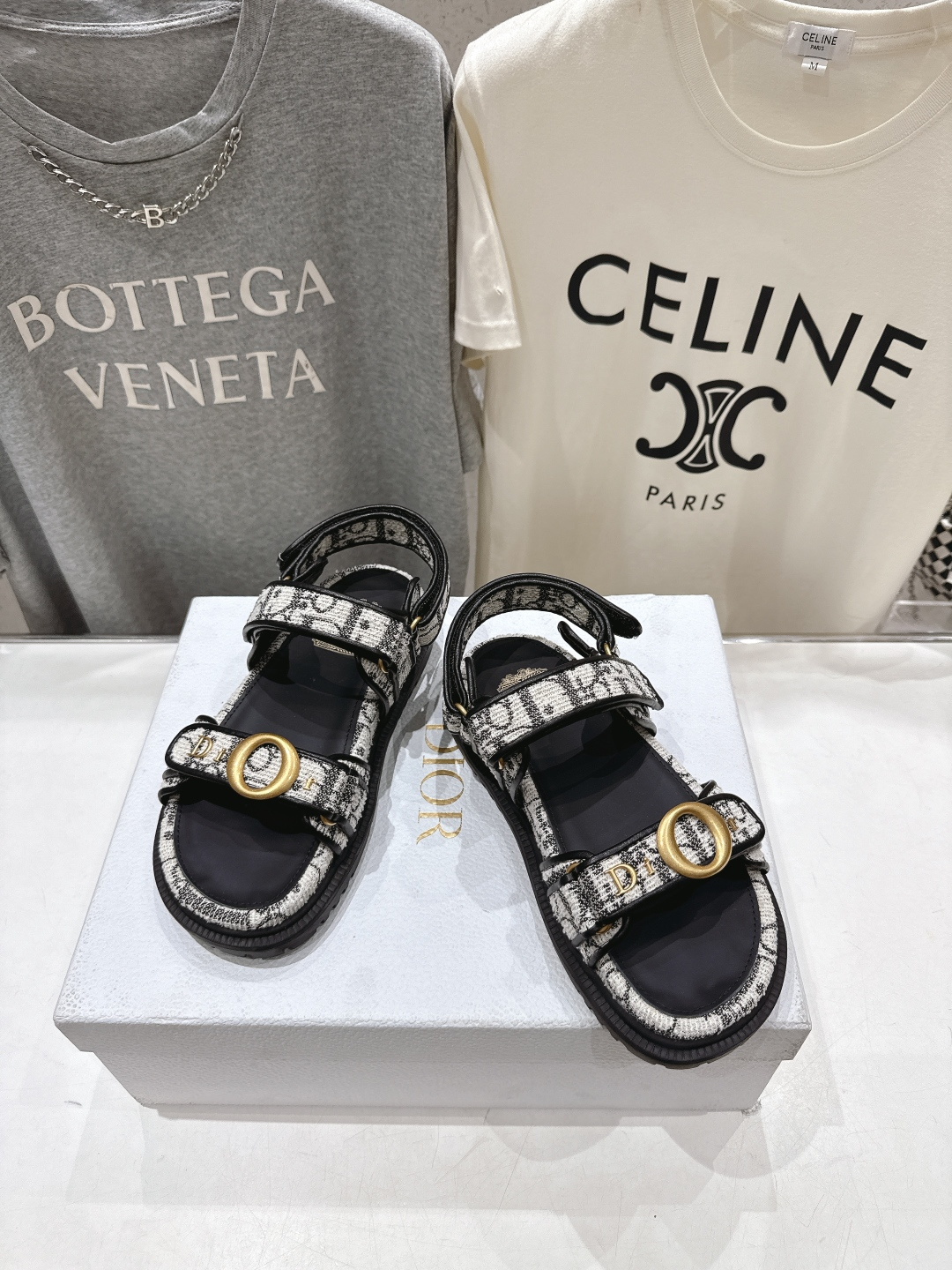 高版本出厂 【高品质】Dior*迪奥F019 D家2026ss春夏新款魔术贴平底沙滩凉鞋～经典版型 搭配