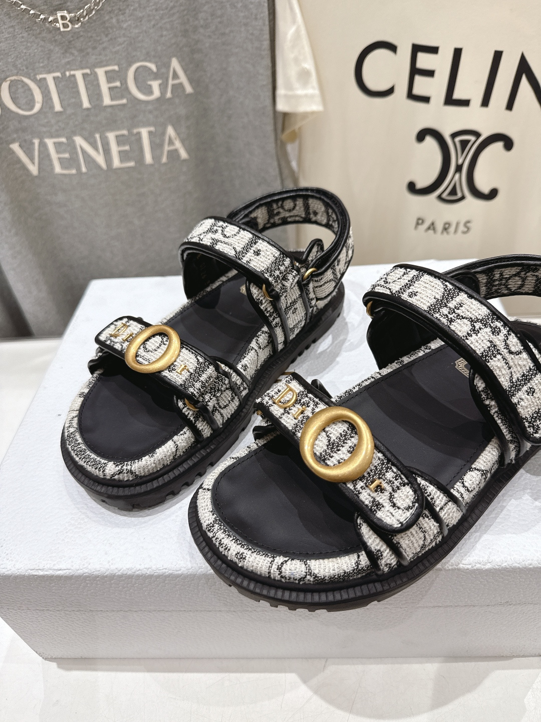 高版本出厂 【高品质】Dior*迪奥F019 D家2026ss春夏新款魔术贴平底沙滩凉鞋～经典版型 搭配