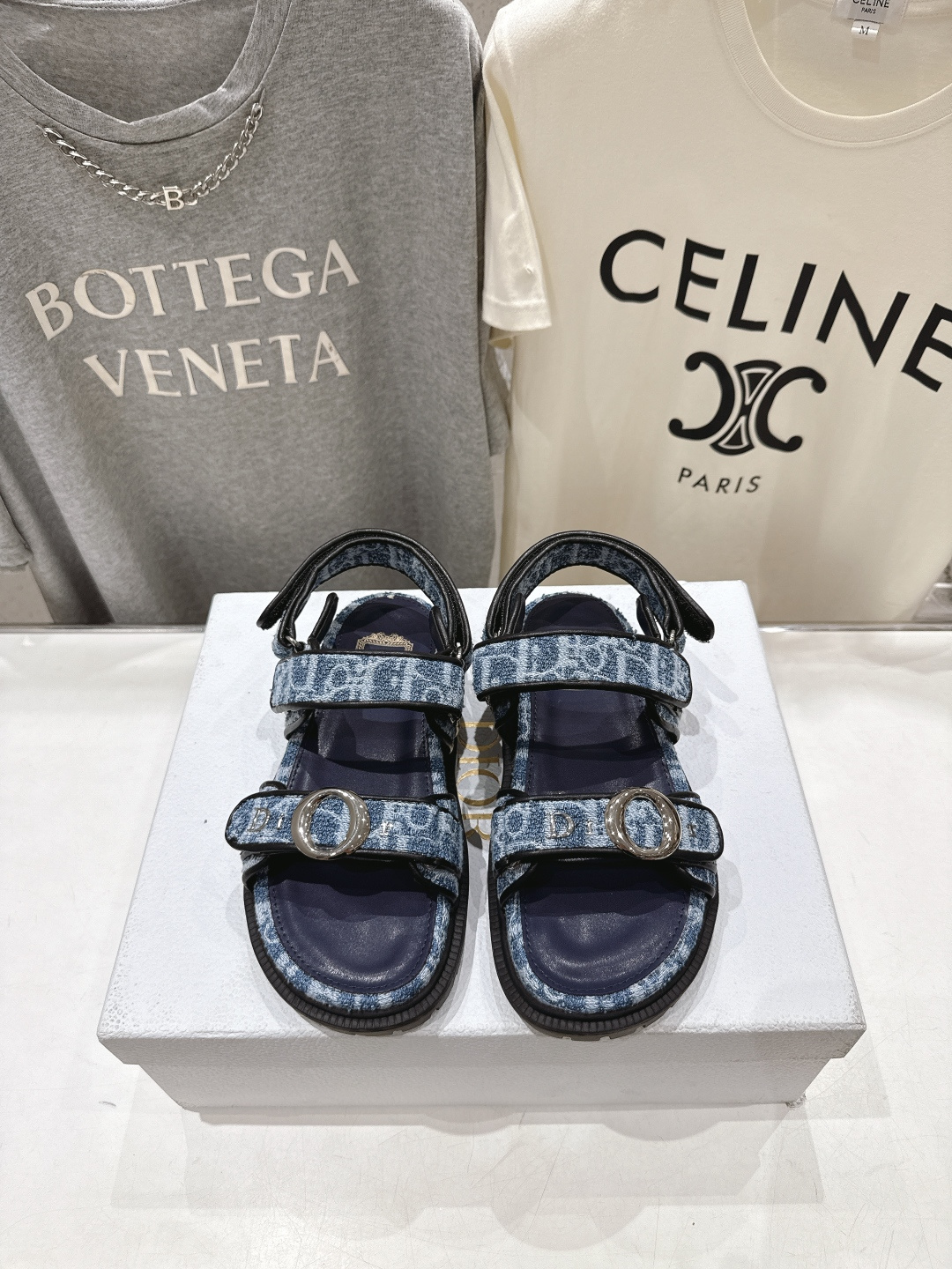 高版本出厂 【高品质】Dior*迪奥F019 D家2026ss春夏新款魔术贴平底沙滩凉鞋～经典版型 搭配