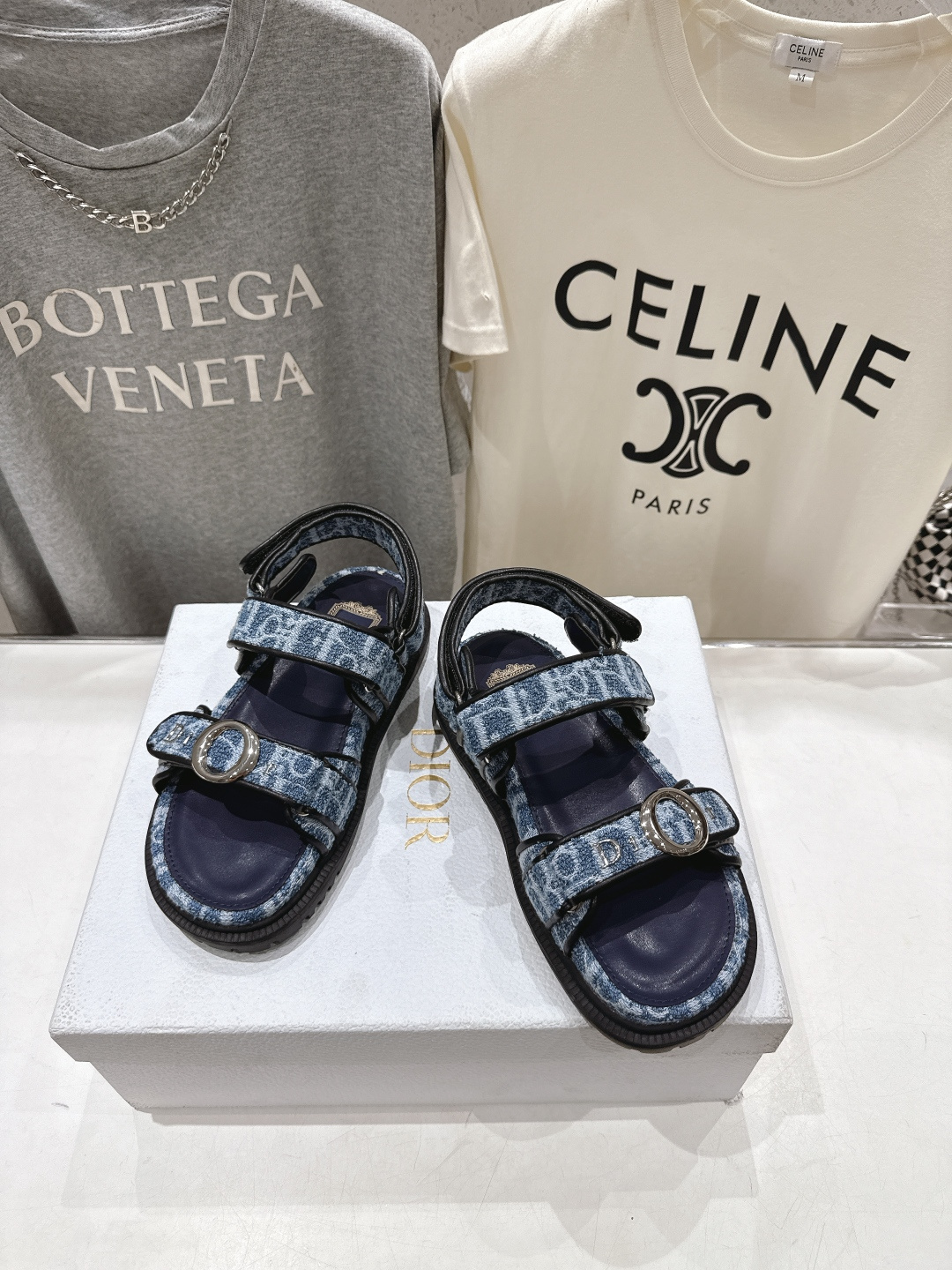 高版本出厂 【高品质】Dior*迪奥F019 D家2026ss春夏新款魔术贴平底沙滩凉鞋～经典版型 搭配