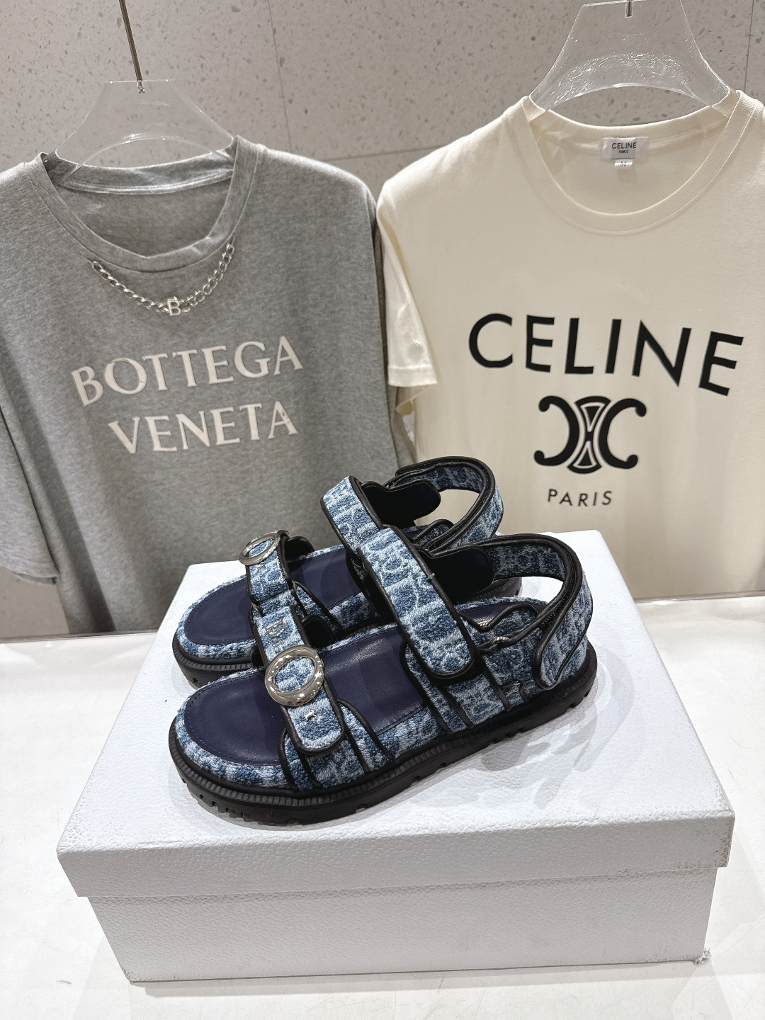 高版本出厂 【高品质】Dior*迪奥F019 D家2026ss春夏新款魔术贴平底沙滩凉鞋～经典版型 搭配