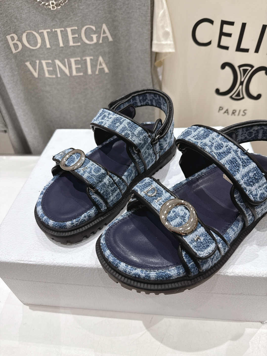 高版本出厂 【高品质】Dior*迪奥F019 D家2026ss春夏新款魔术贴平底沙滩凉鞋～经典版型 搭配