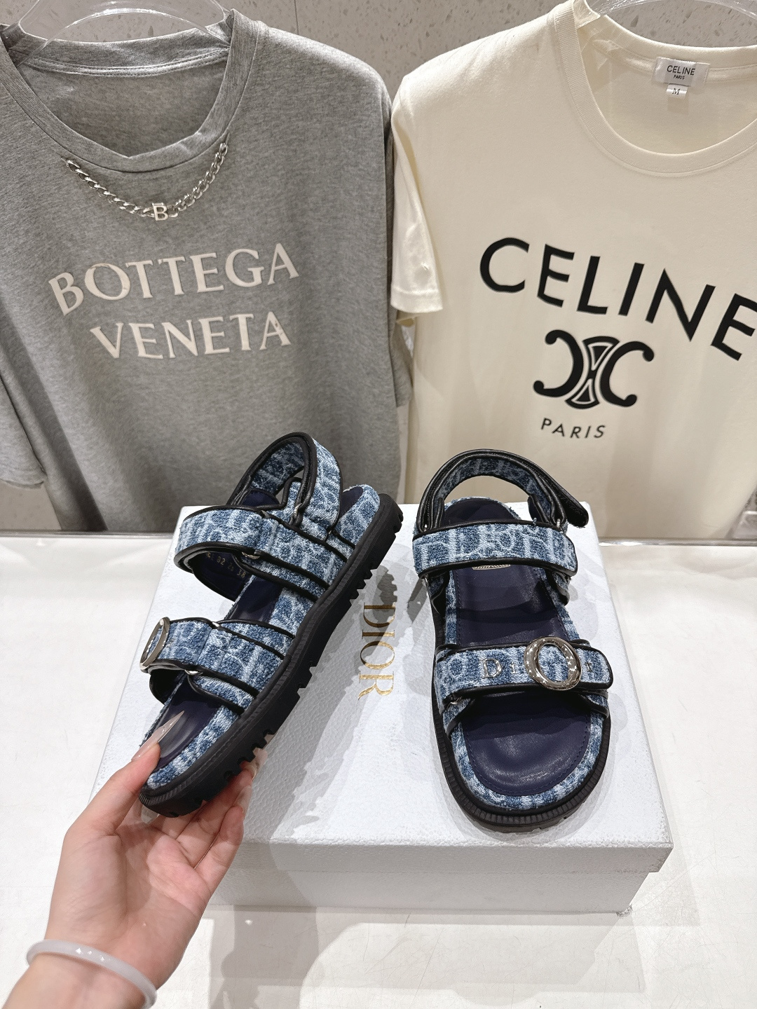 高版本出厂 【高品质】Dior*迪奥F019 D家2026ss春夏新款魔术贴平底沙滩凉鞋～经典版型 搭配