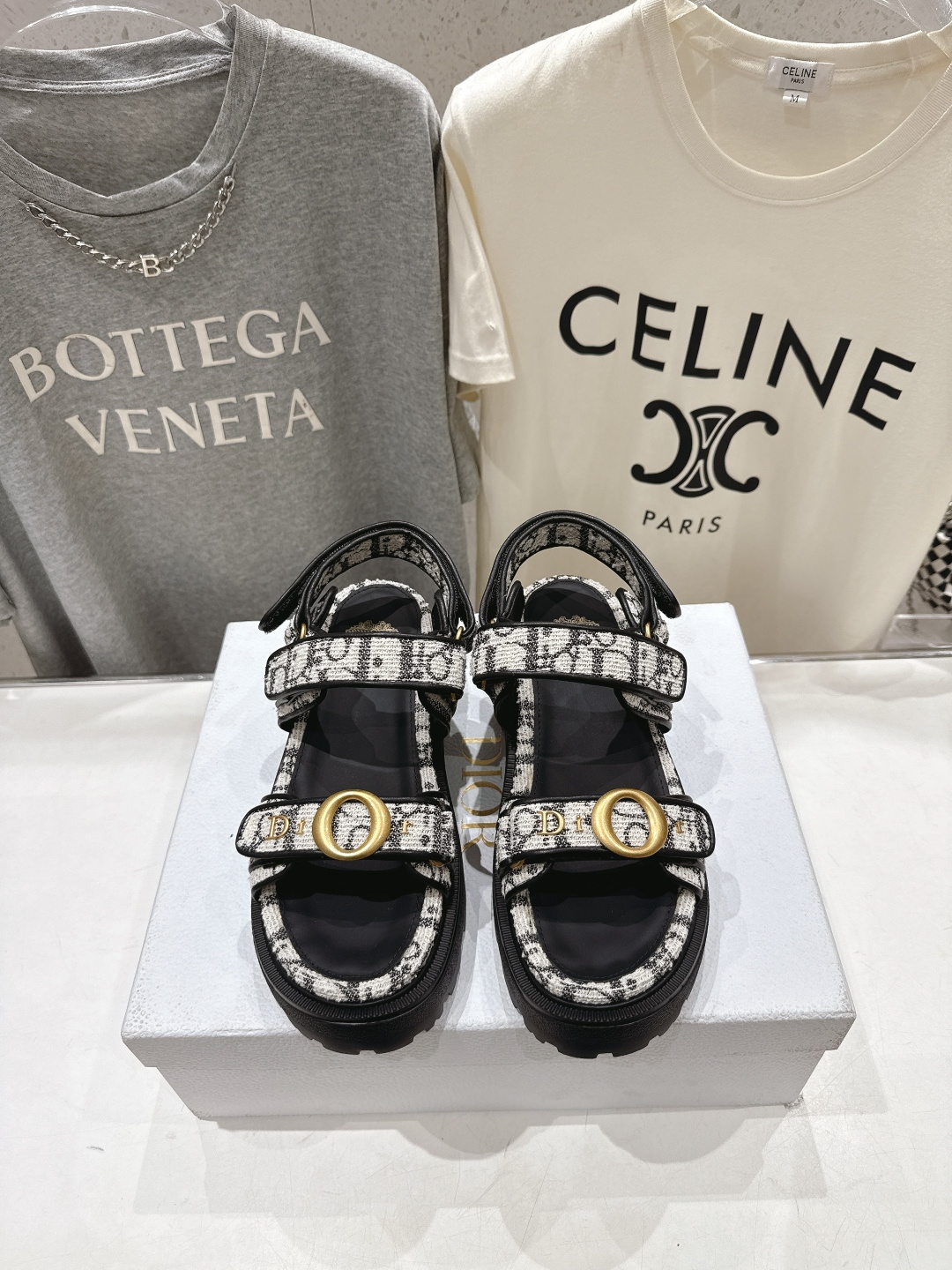 高版本出厂 【高品质】Dior*迪奥F019 D家2026ss春夏新款魔术贴平底沙滩凉鞋～经典版型 搭配