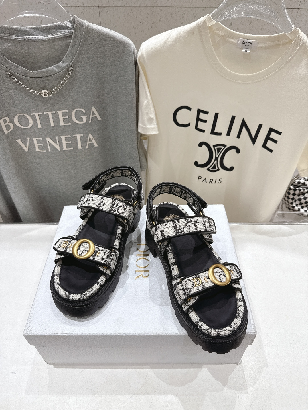 高版本出厂 【高品质】Dior*迪奥F019 D家2026ss春夏新款魔术贴平底沙滩凉鞋～经典版型 搭配