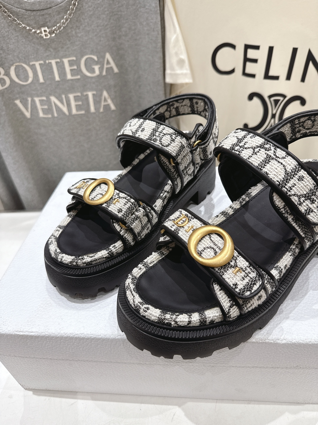 高版本出厂 【高品质】Dior*迪奥F019 D家2026ss春夏新款魔术贴平底沙滩凉鞋～经典版型 搭配