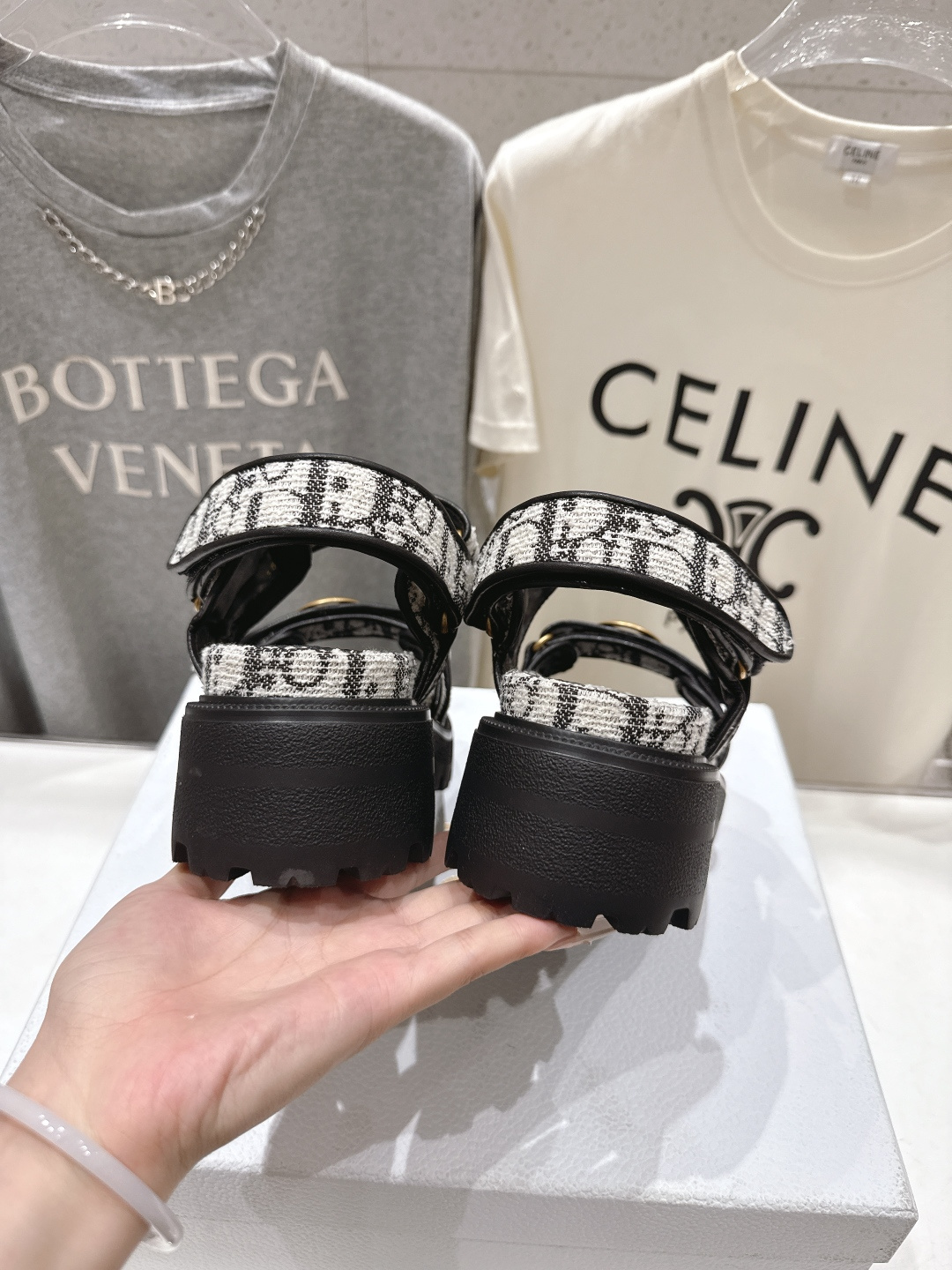 高版本出厂 【高品质】Dior*迪奥F019 D家2026ss春夏新款魔术贴平底沙滩凉鞋～经典版型 搭配