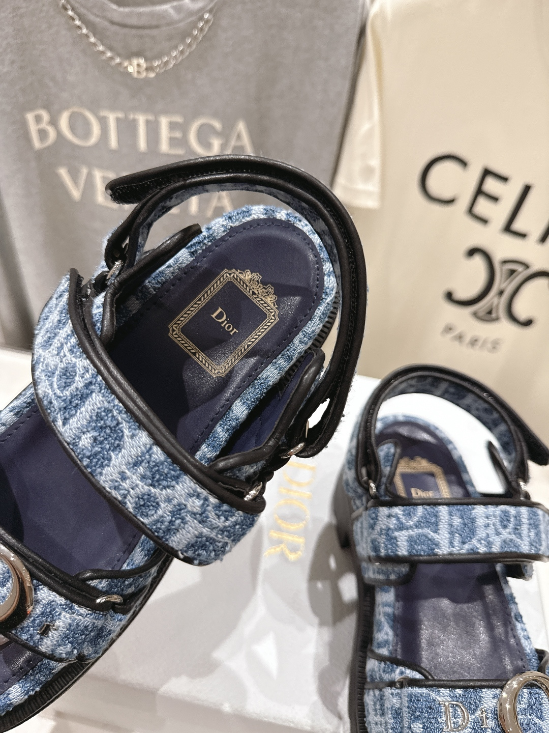 高版本出厂 【高品质】Dior*迪奥F019 D家2026ss春夏新款魔术贴平底沙滩凉鞋～经典版型 搭配