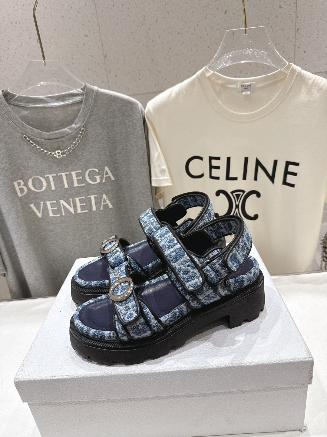 高版本出厂 【高品质】Dior*迪奥F019 D家2026ss春夏新款魔术贴平底沙滩凉鞋～经典版型 搭配