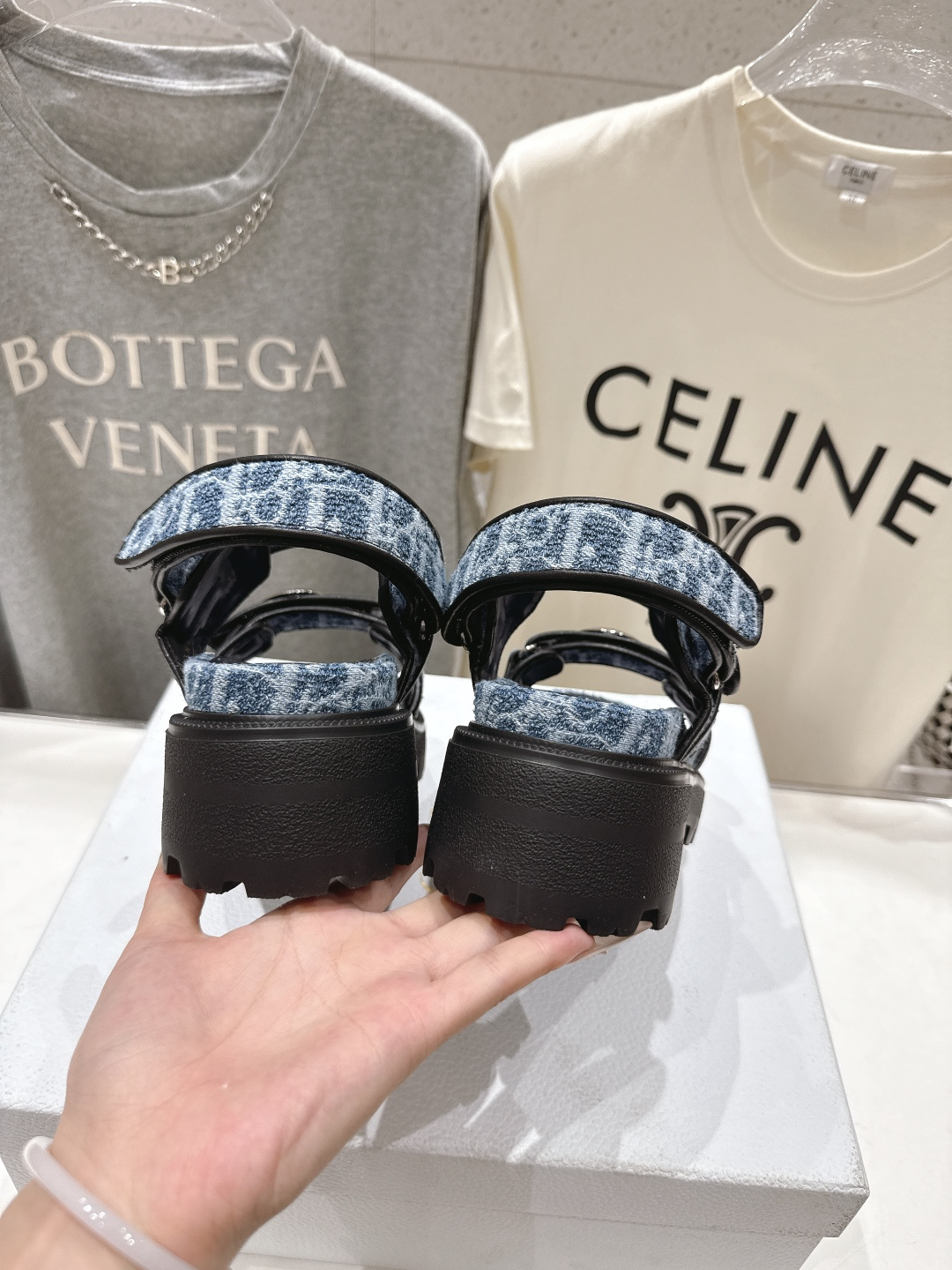 高版本出厂 【高品质】Dior*迪奥F019 D家2026ss春夏新款魔术贴平底沙滩凉鞋～经典版型 搭配