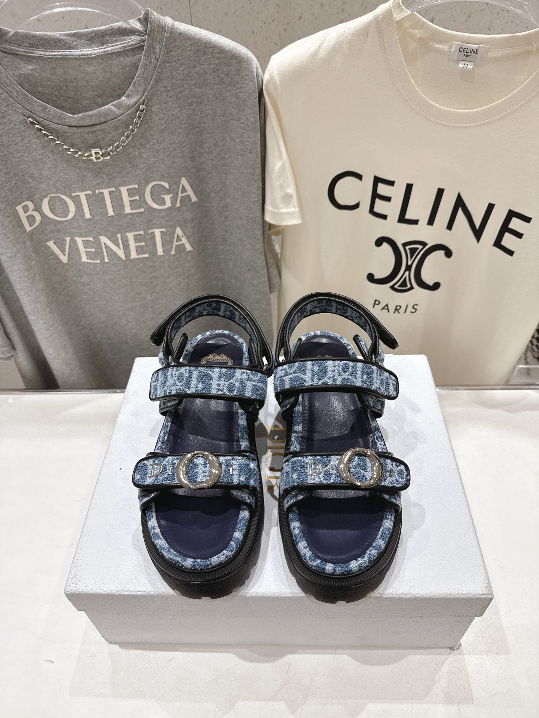 高版本出厂 【高品质】Dior*迪奥F019 D家2026ss春夏新款魔术贴平底沙滩凉鞋～经典版型 搭配