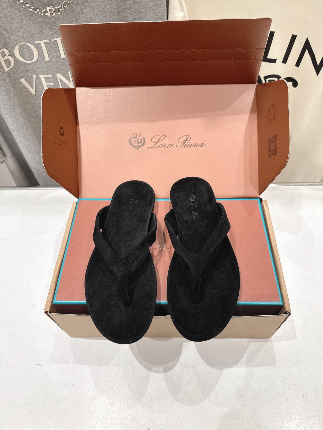 顶级出厂 莞货 带飞机盒 Loro Piana* LP||诺悠翩雅2026ss夏季新款平底夹脚拖鞋人字拖