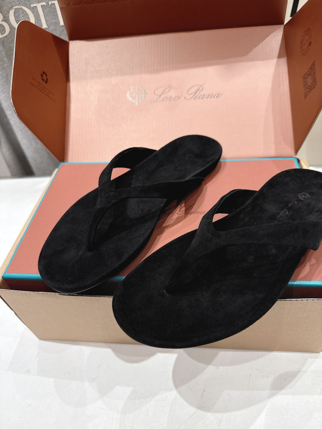 顶级出厂 莞货 带飞机盒 Loro Piana* LP||诺悠翩雅2026ss夏季新款平底夹脚拖鞋人字拖