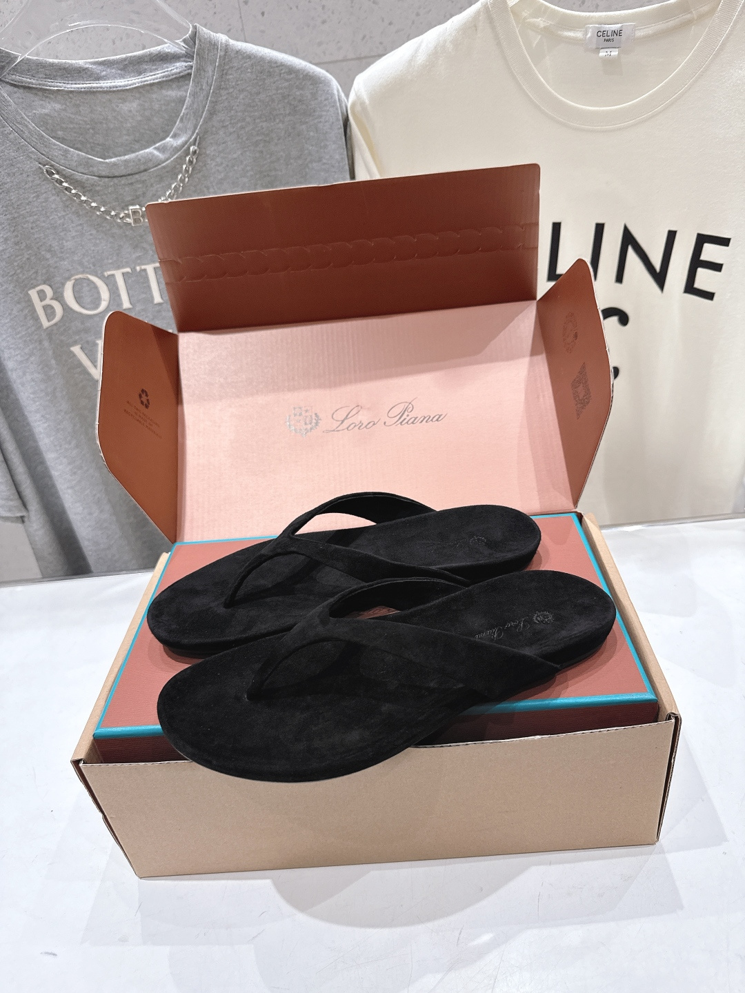 顶级出厂 莞货 带飞机盒 Loro Piana* LP||诺悠翩雅2026ss夏季新款平底夹脚拖鞋人字拖