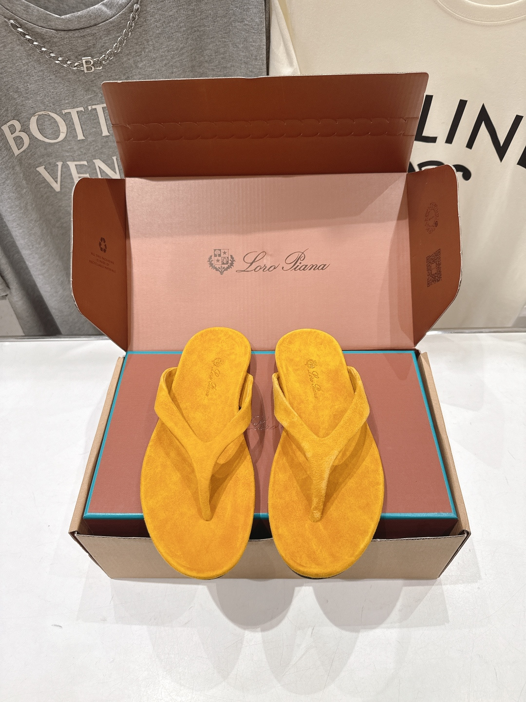 顶级出厂 莞货 带飞机盒 Loro Piana* LP||诺悠翩雅2026ss夏季新款平底夹脚拖鞋人字拖