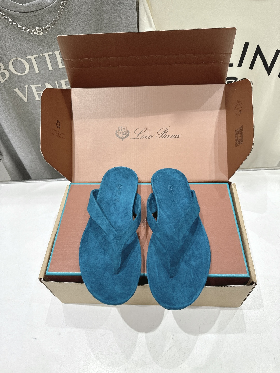 顶级出厂 莞货 带飞机盒 Loro Piana* LP||诺悠翩雅2026ss夏季新款平底夹脚拖鞋人字拖