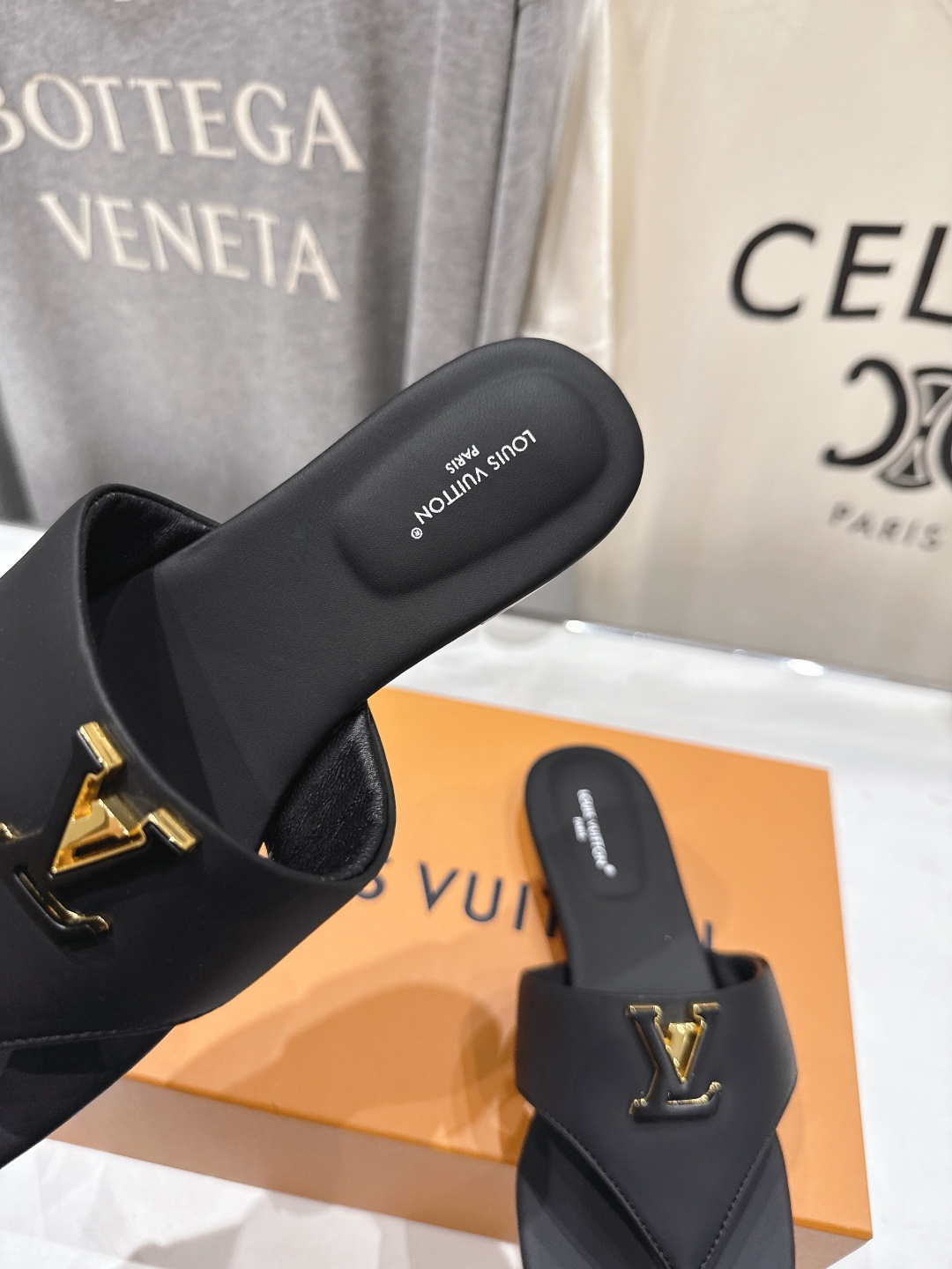 高版本出厂  Louis Vuitton ss26 new arrival LV驴牌夏季新款平底夹脚拖鞋