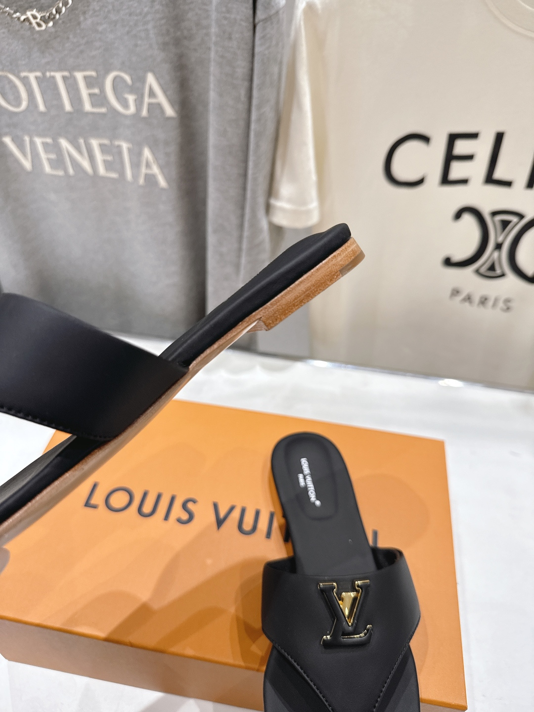 高版本出厂  Louis Vuitton ss26 new arrival LV驴牌夏季新款平底夹脚拖鞋