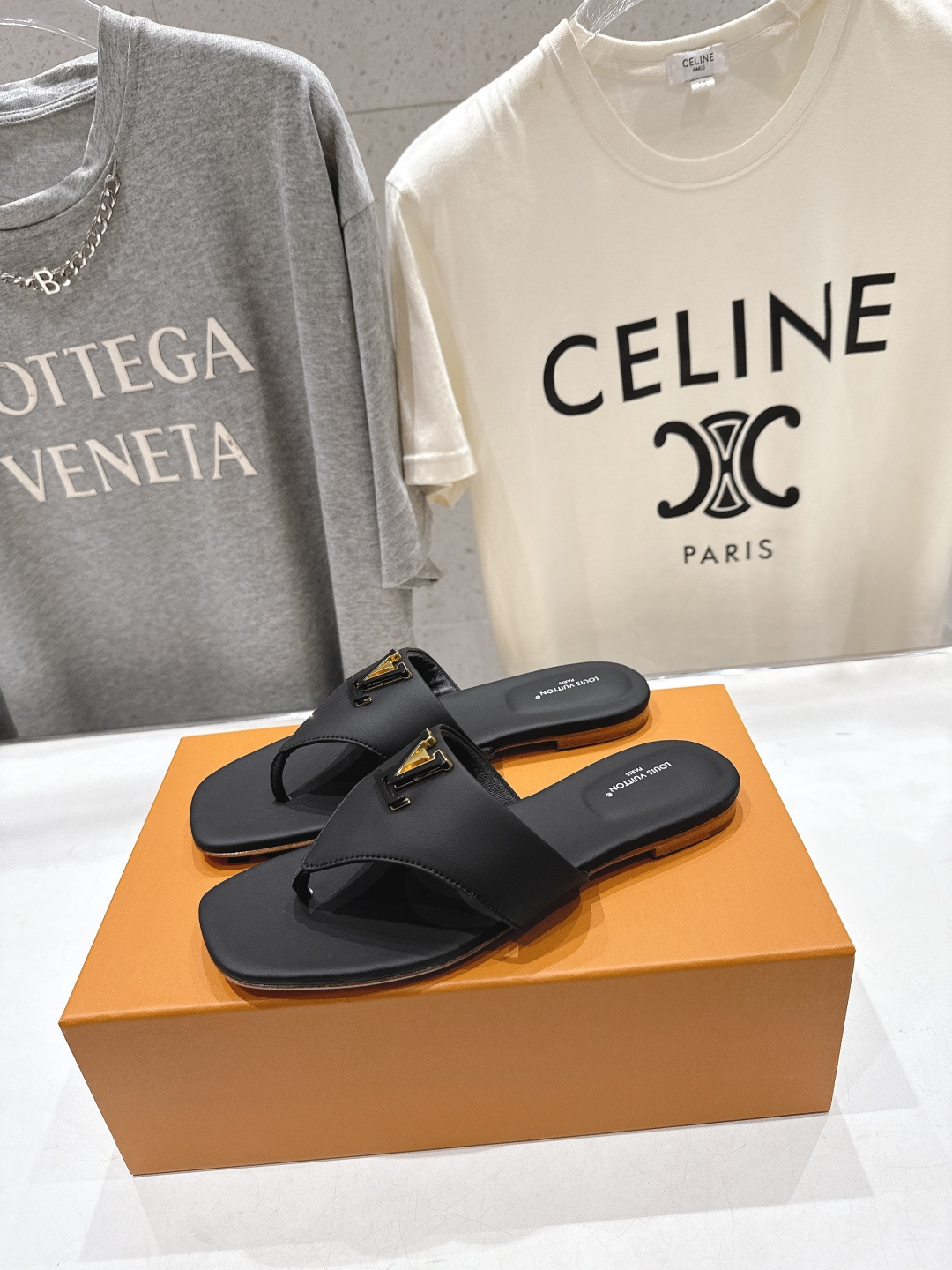 高版本出厂  Louis Vuitton ss26 new arrival LV驴牌夏季新款平底夹脚拖鞋