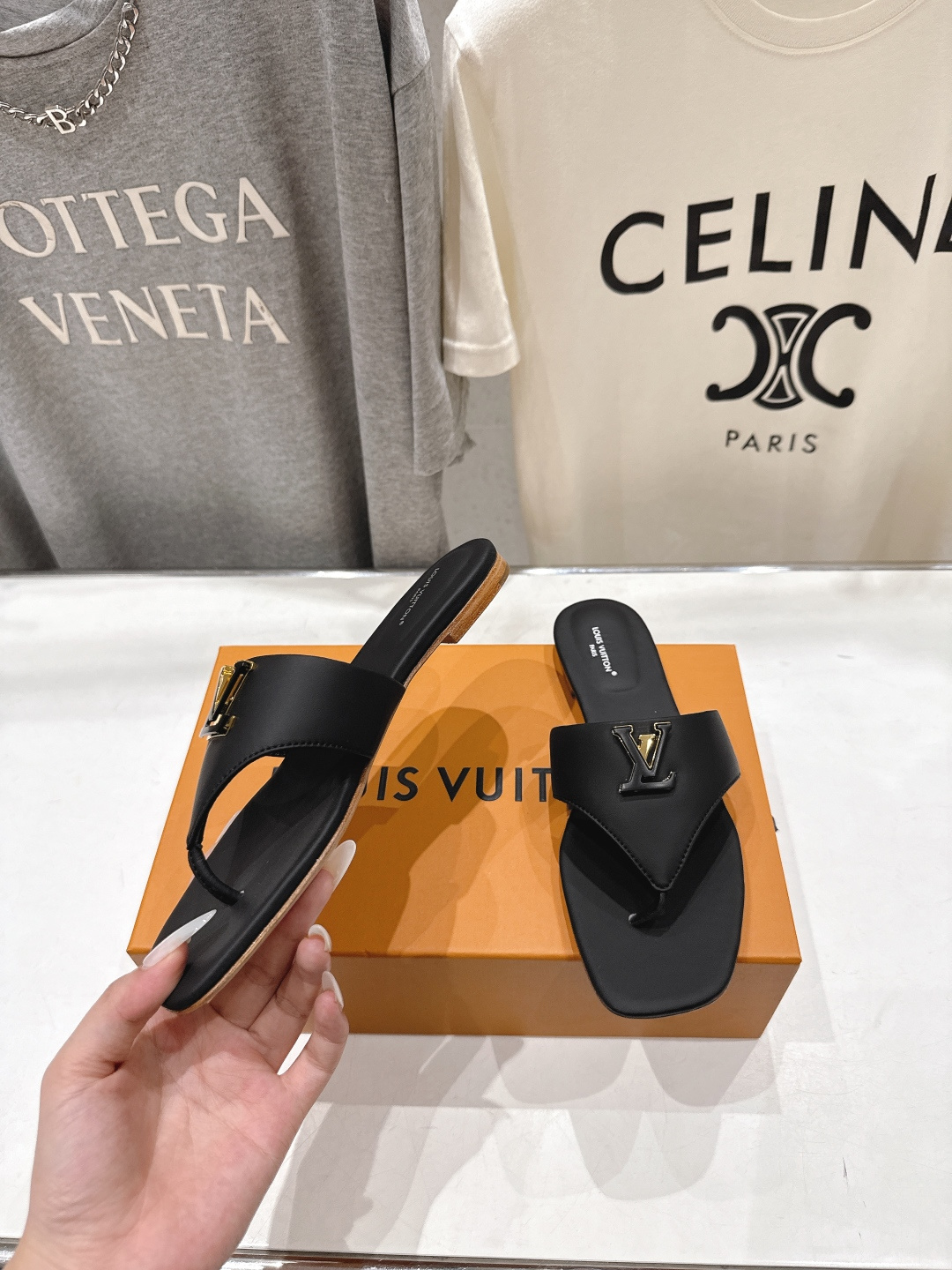 高版本出厂  Louis Vuitton ss26 new arrival LV驴牌夏季新款平底夹脚拖鞋