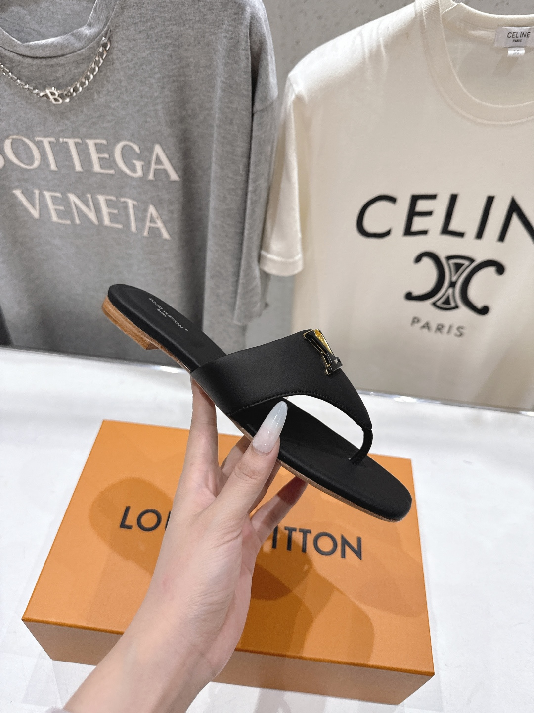 高版本出厂  Louis Vuitton ss26 new arrival LV驴牌夏季新款平底夹脚拖鞋