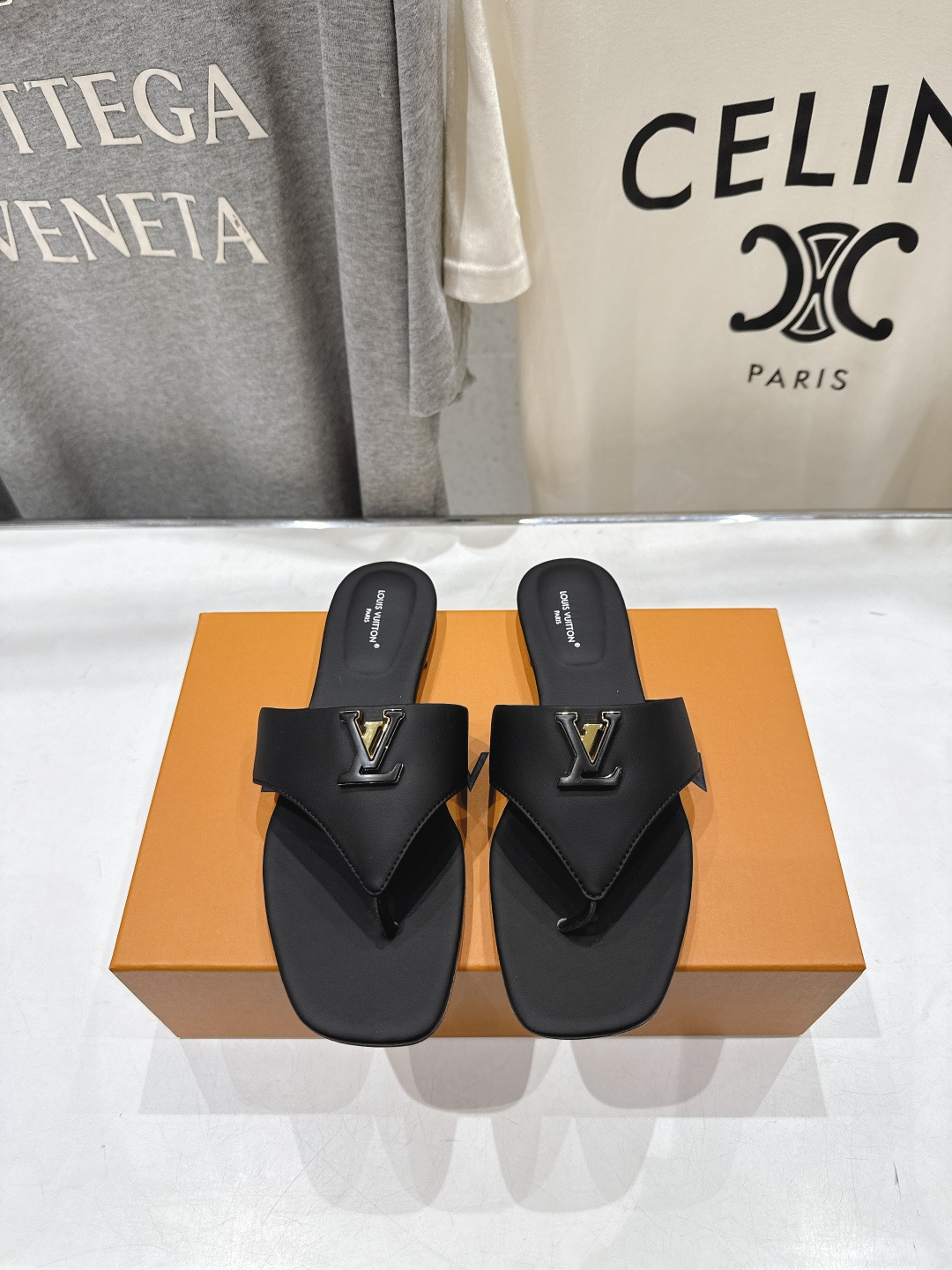高版本出厂  Louis Vuitton ss26 new arrival LV驴牌夏季新款平底夹脚拖鞋